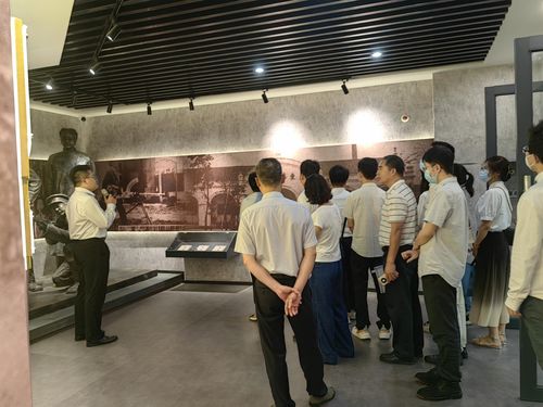 区发展改革局组织纪检干部及年轻党员前往广东兵工厂红色教育基地