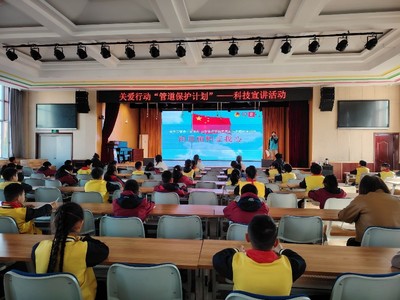 丹凤小学:小手拉大手--“祖国旗帜在我心”爱国主义教育活动